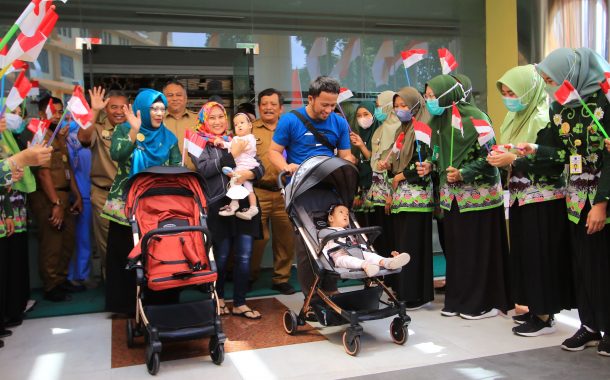 Kebahagiaan Orangtua Bayi Kembar dan Tim Dokter RSSA Usai Kepulangan Bayi Aisyah dan Aliyah